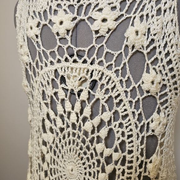 Custom Made creamy white acrylic sleeveless crochet cardigan size M US - Picture 5 of 5